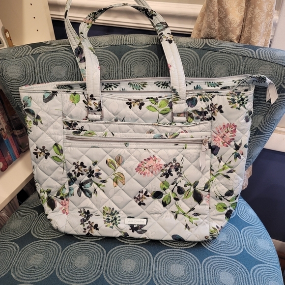 Vera Bradley "Seawater Blossoms" Tote - Picture 4 of 15